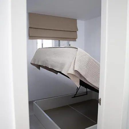 Urbania אדחה